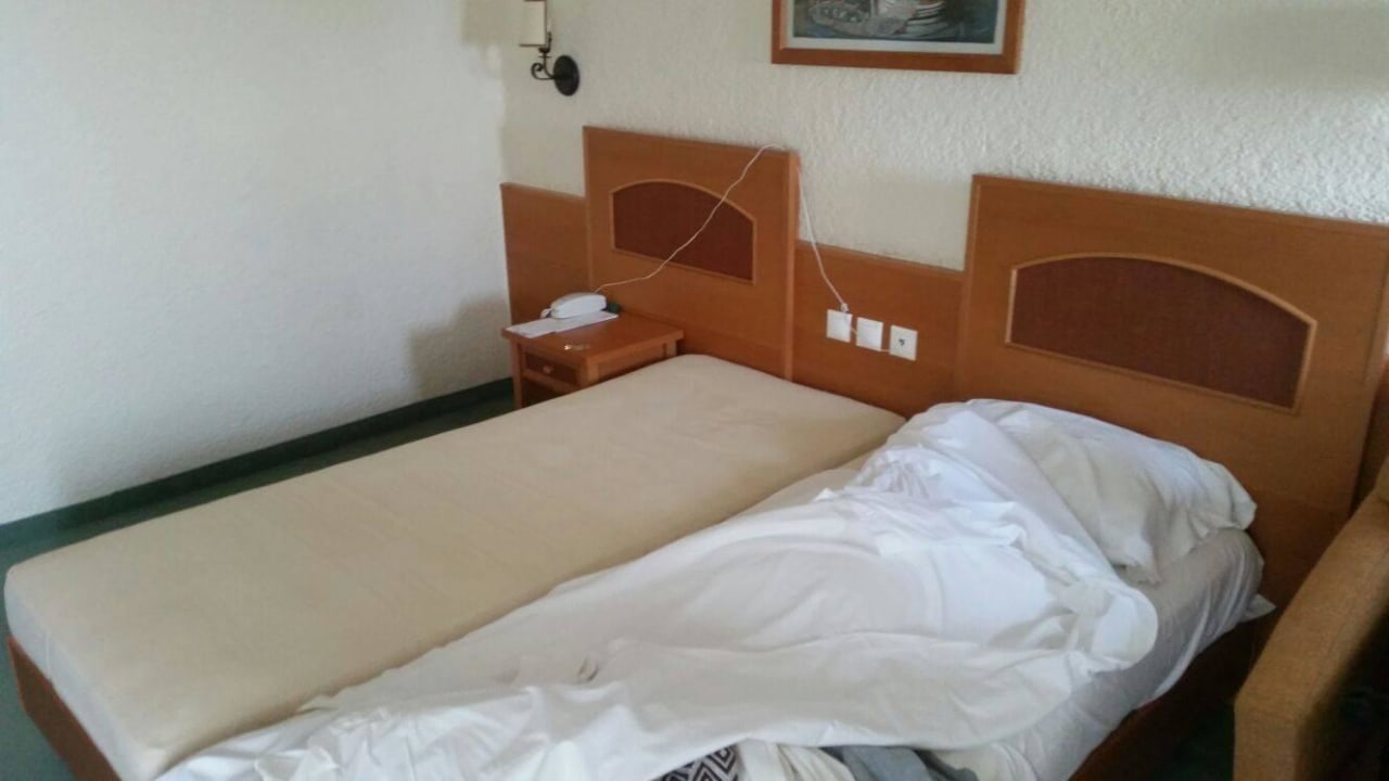Zusammengeschobene Betten, anstatt Doppelbettzimmer Hotel Athos Palace