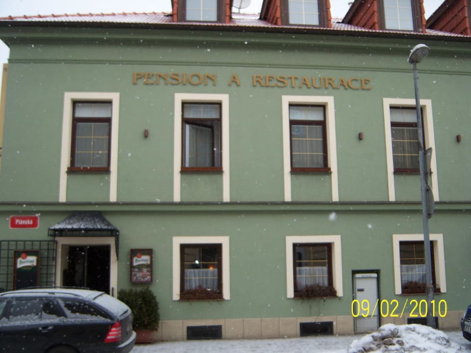 Eingang zur Gaststube Pension Stara Roudna