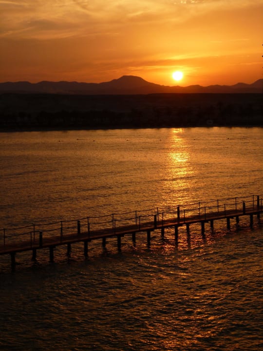 Sonnenuntergang vond der "Sunset area" aus TUI BLUE Samaya