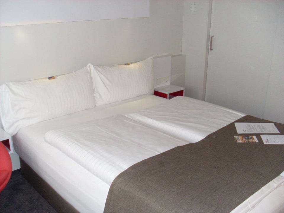 Bett mit Wandschrank DORMERO Hotel Hannover