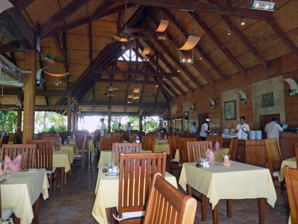 Farivalhu Büffetrestaurant Kuramathi Maldives