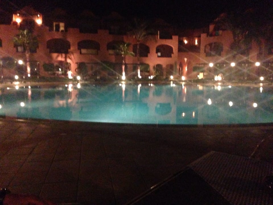 Poolanlage am Abend  Jaz Makadi Oasis Resort