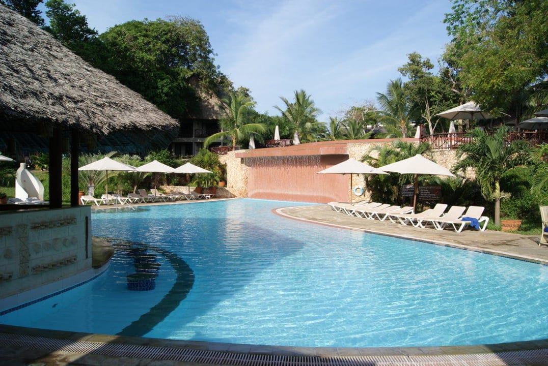 Poolbar am unteren Pool vom Maridadi Baobab Beach Resort & Spa