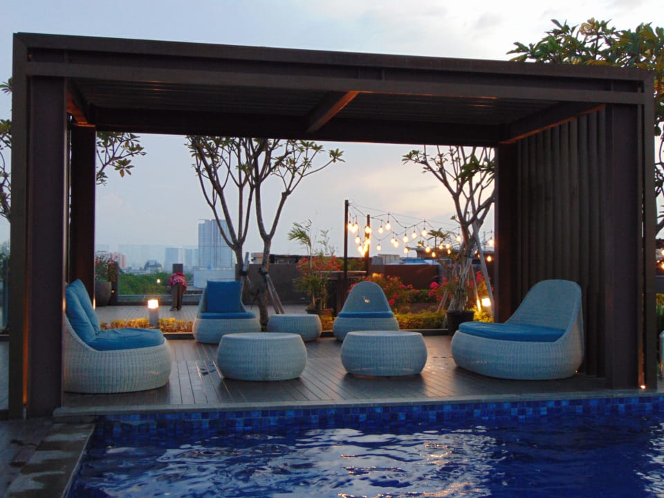 Pool Hilton Garden Inn Jakarta Taman Palem