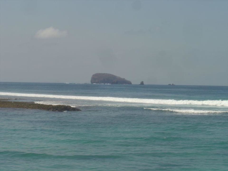 Der "Wal" vor dem Hotel Candi Beach Resort and Spa