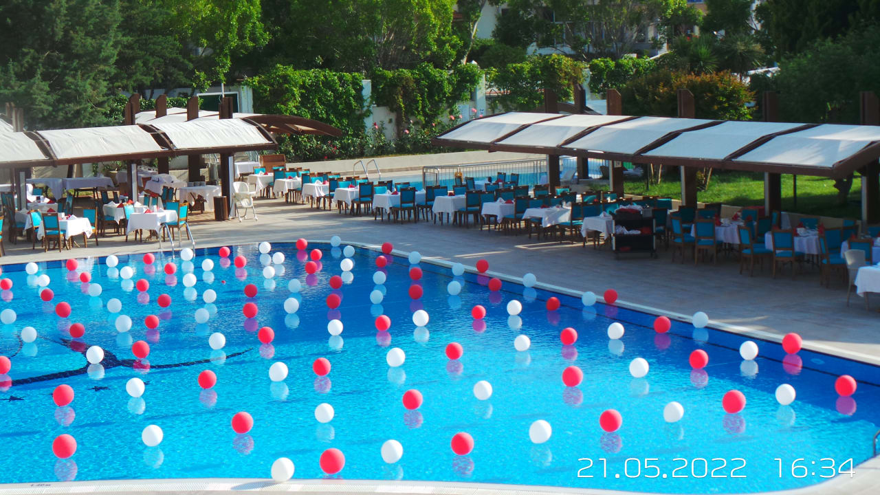 Pool Side Breeze Hotel