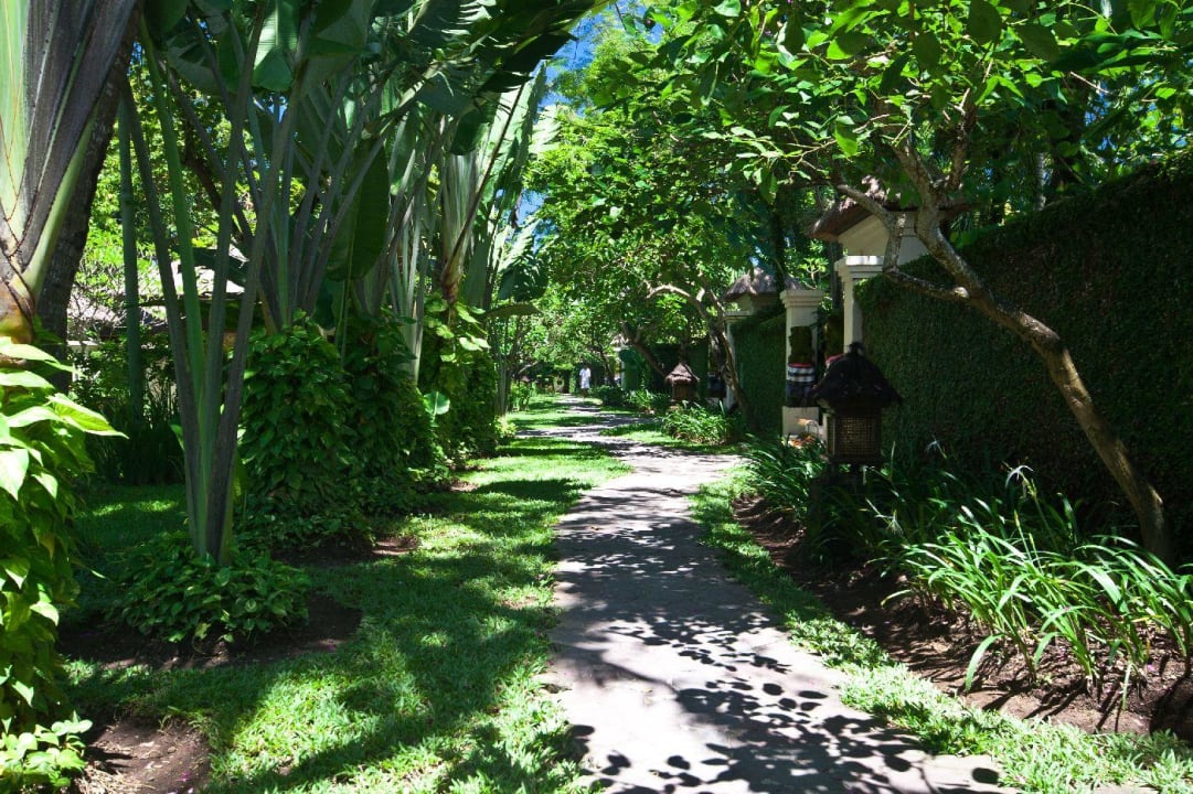 Weg zu den Villen Kayumanis Sanur Private Villa & Spa