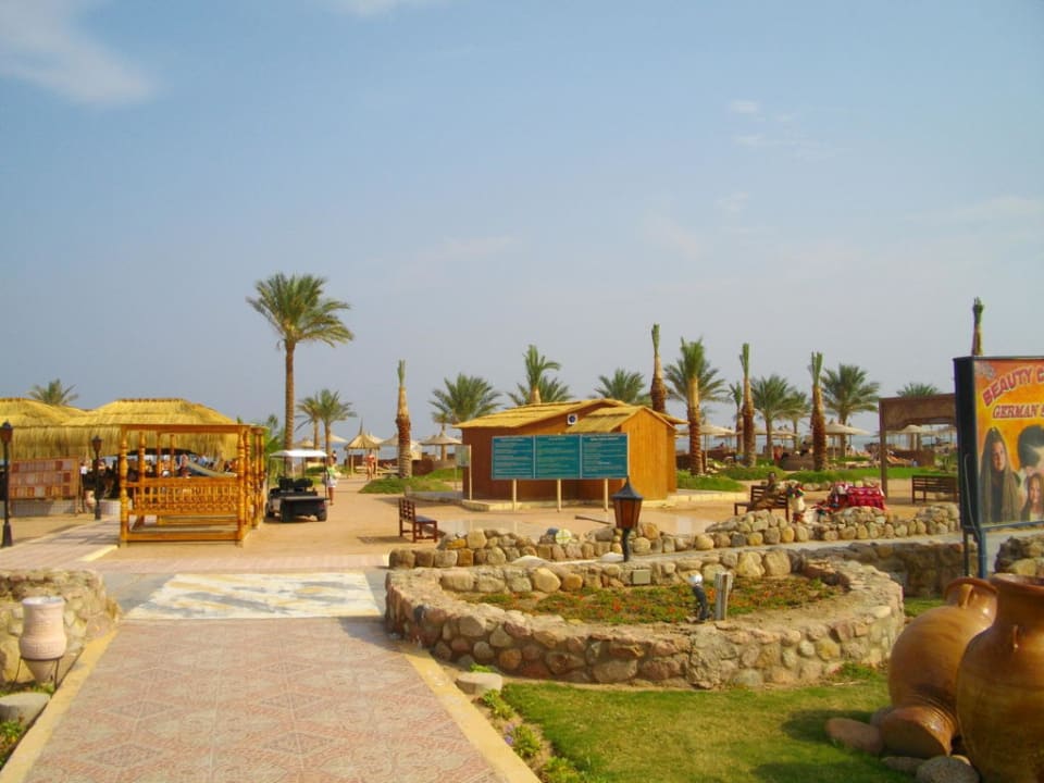 Vers la plage Pickalbatros Royal Moderna Resort-Sharm El Sheikh