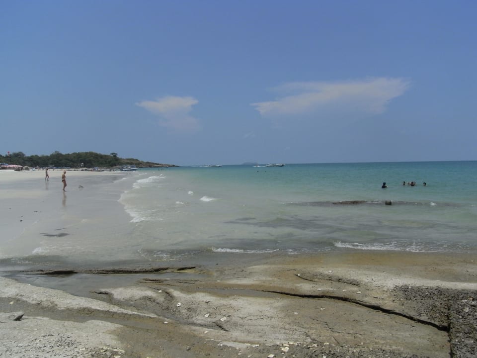 Wenig Leute am Traumstrand Sai Kaew Beach Resort