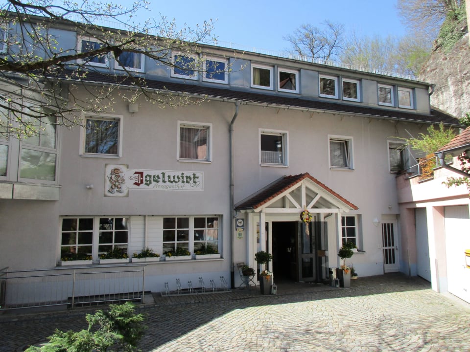 Eingang Berggasthof-Hotel Igelwirt