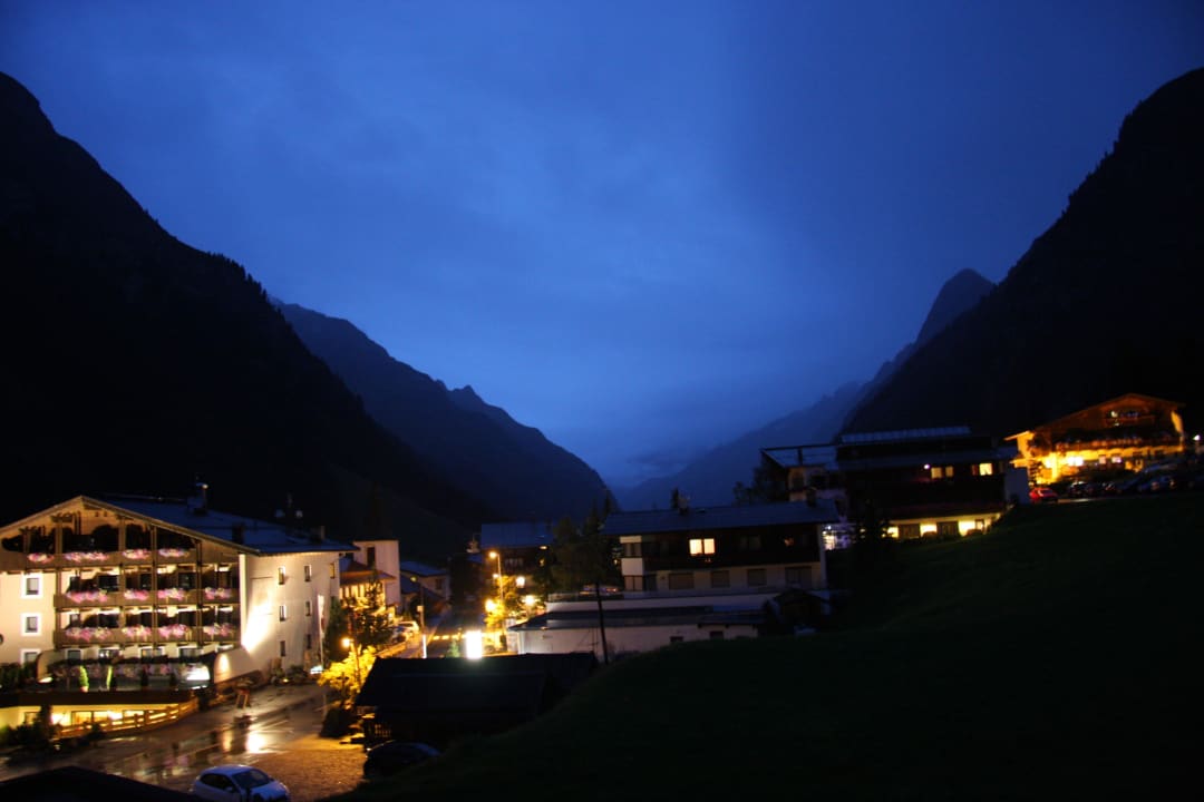 Vom Balkon am Abend Hotel Sonnblick