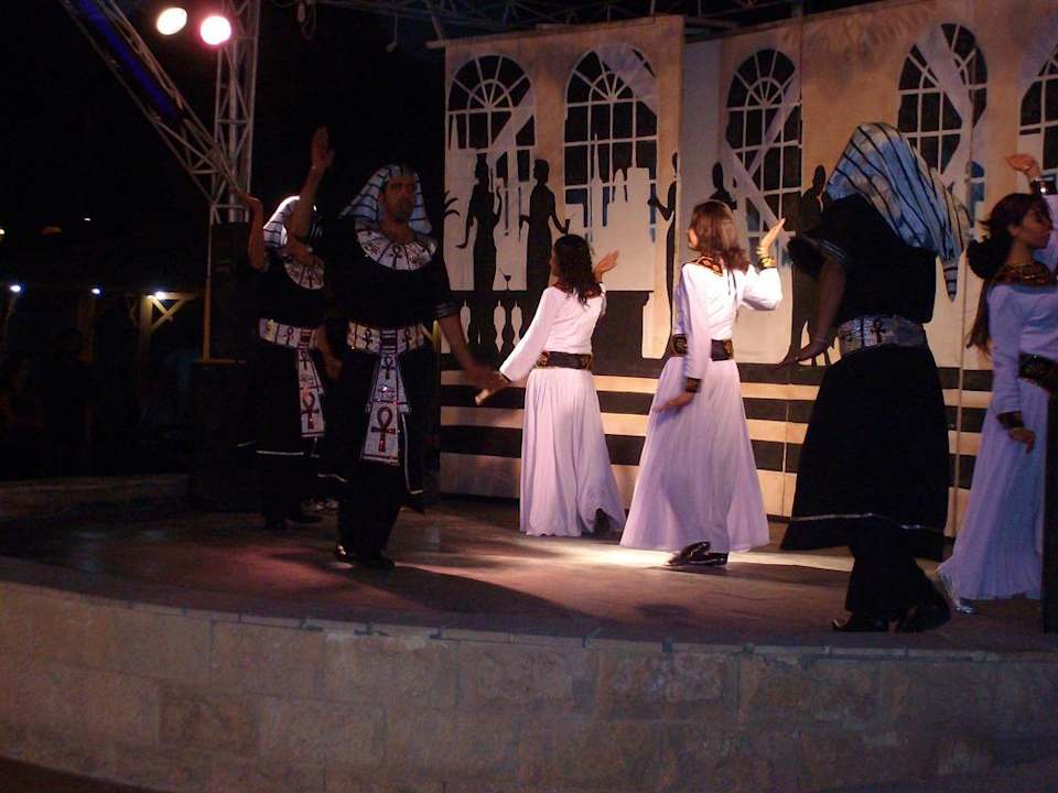 Einer von der Abendshows Beach Albatros Resort