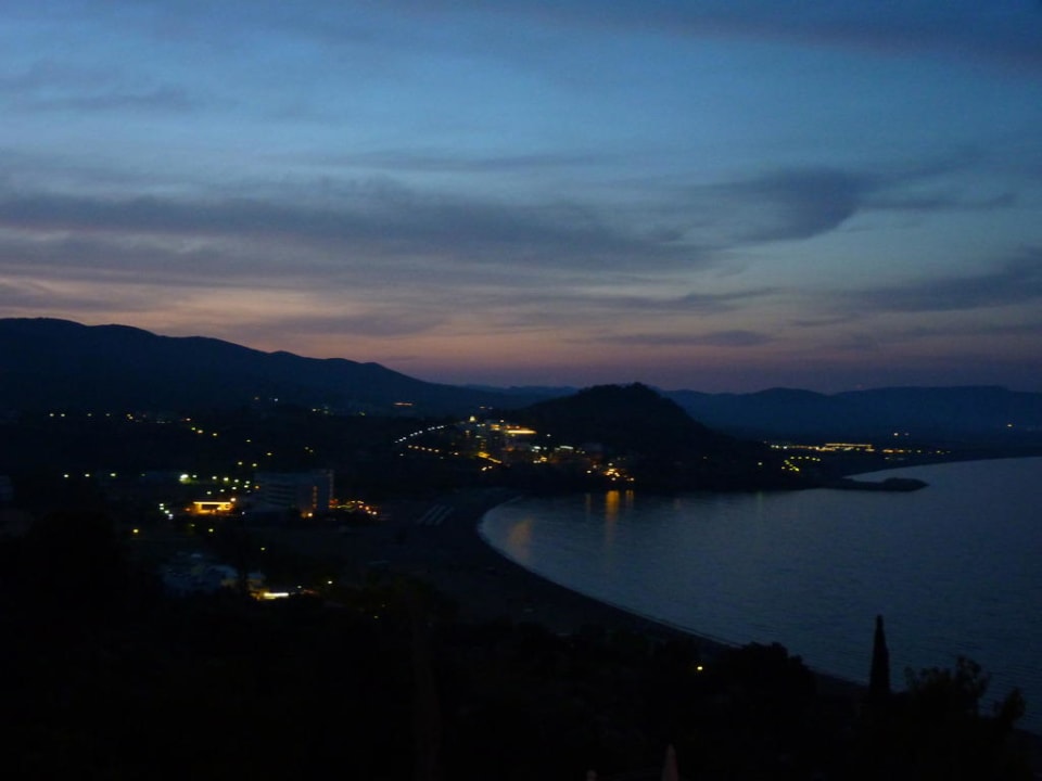 Ausblick am Abend auf die Vlycha Lindos Mare, Seaside Hotel