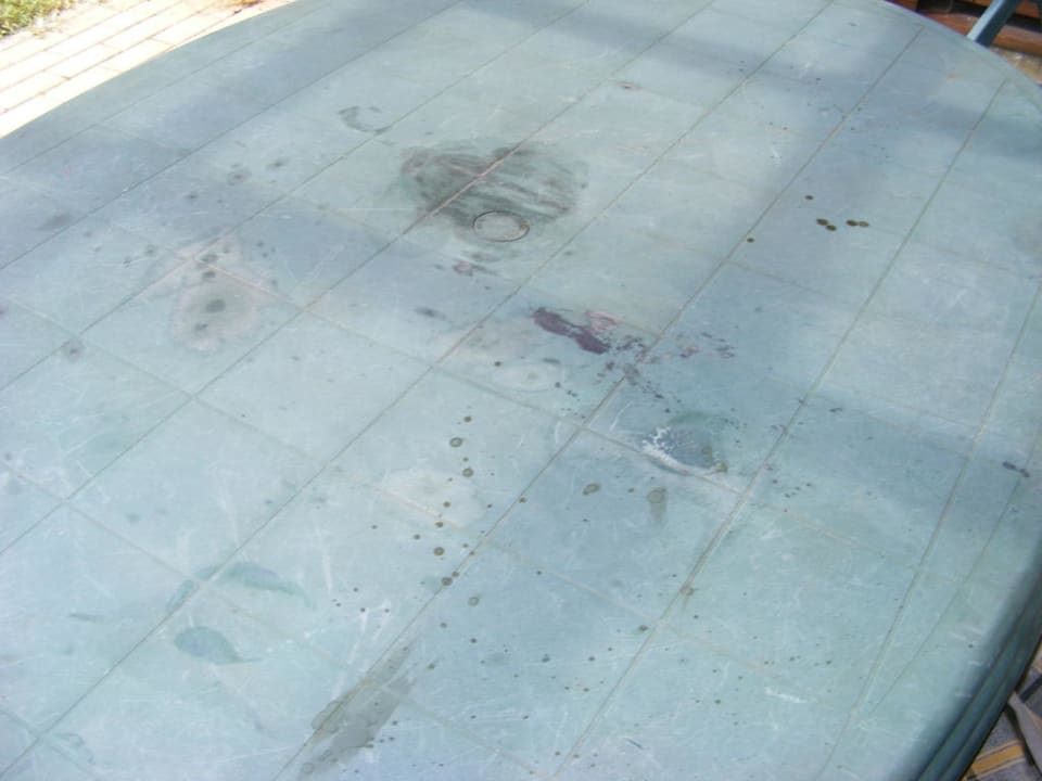 Tisch unserer Terrasse Hotel Feriendorf Il Veliero