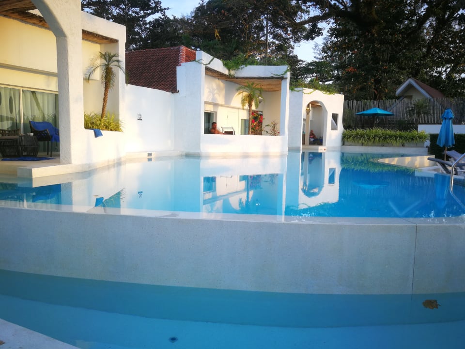 Pool Ocean Breeze Resort
