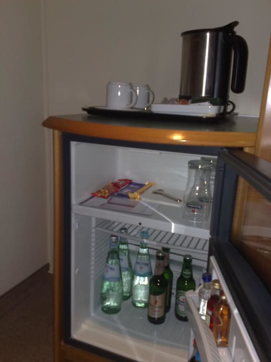 Mnibar/ Kühlschrank,  Wasserkocher AMERON Berlin ABION Spreebogen Waterside