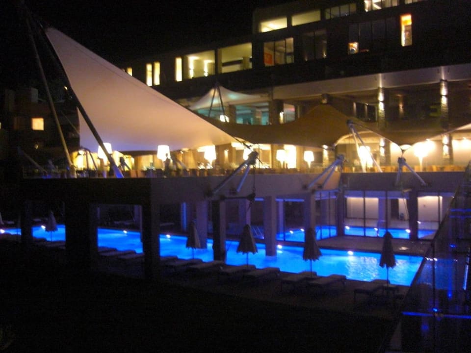 Aussenanlage von der Brücke aus by night Atlantica Mikri Poli Crete