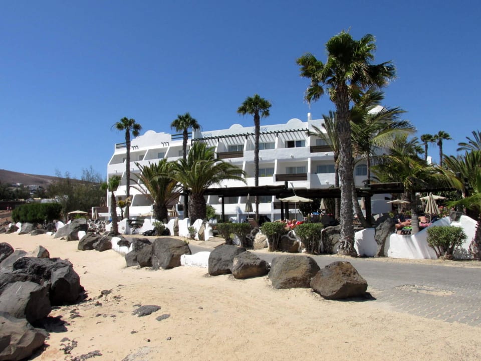 Blick von der Strandpromenade H10 Timanfaya Palace - Adults only