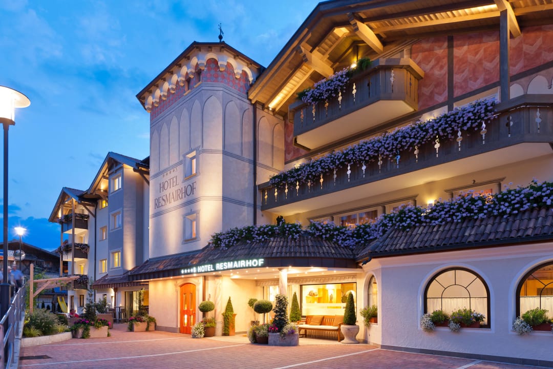 Aussenansicht bei Nacht Hotel Resmairhof