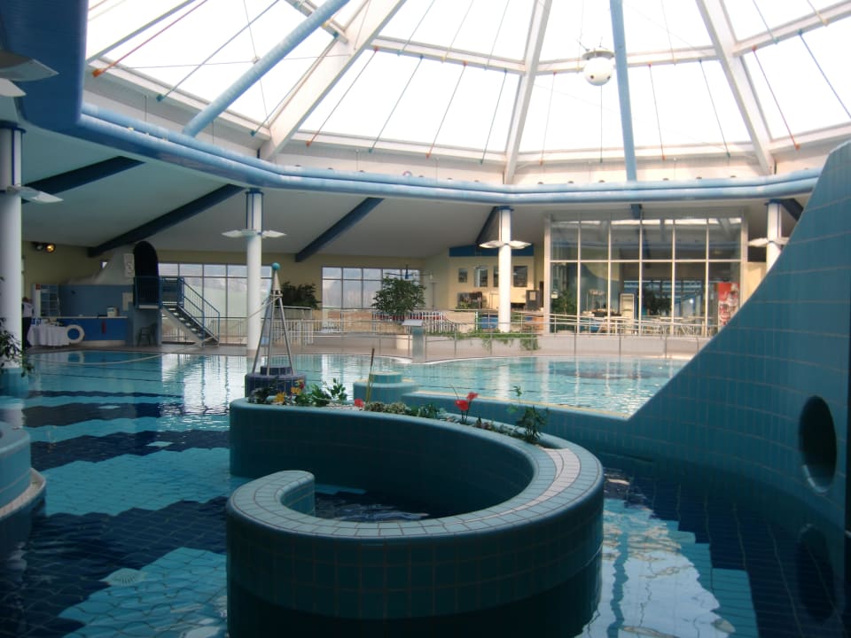 Schwimmbadbereich  Victor's Residenz-Hotel Teistungenburg
