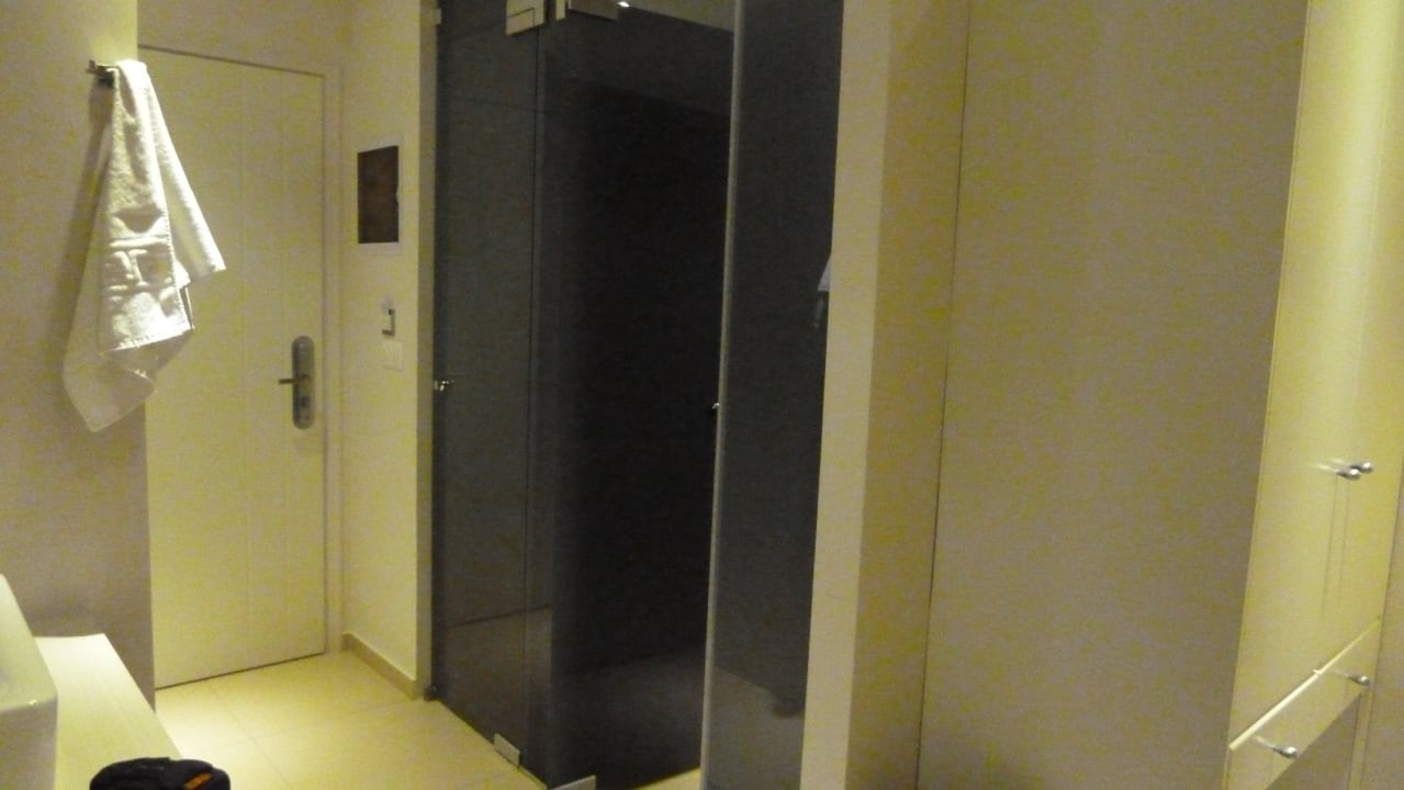 WC und Dusche abgetrennt durch Glaswand vom Zimmer Dimitrios Beach Hotel