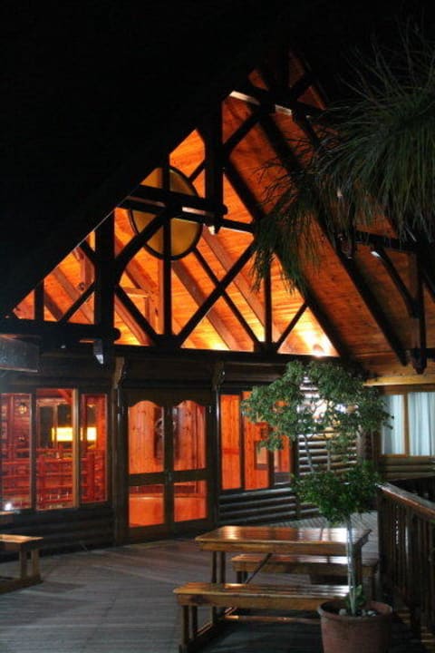 Blick von Außengalerie auf Hauptgebäude The Graywood Hotel