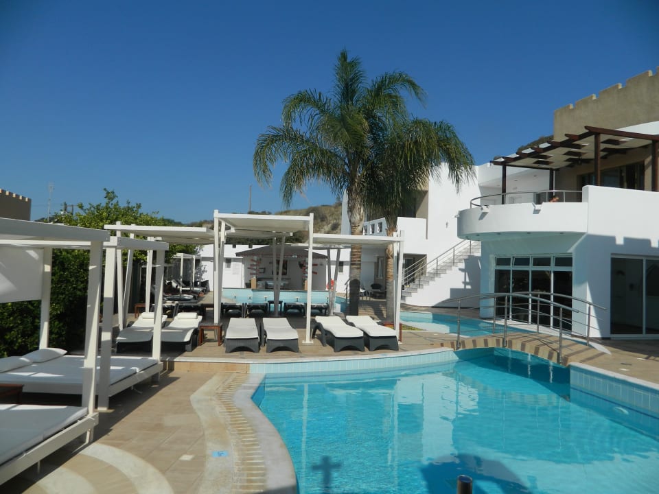 Pool Castello Di Cavalieri Suites