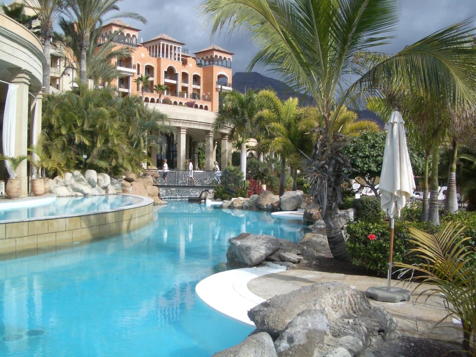 Pool mit Hotelanlage JOIA El Mirador by Iberostar