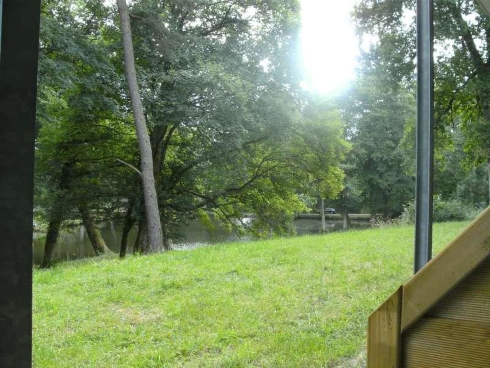 Blick auf Garten und Weiher Hotel Hofgut Imsbach