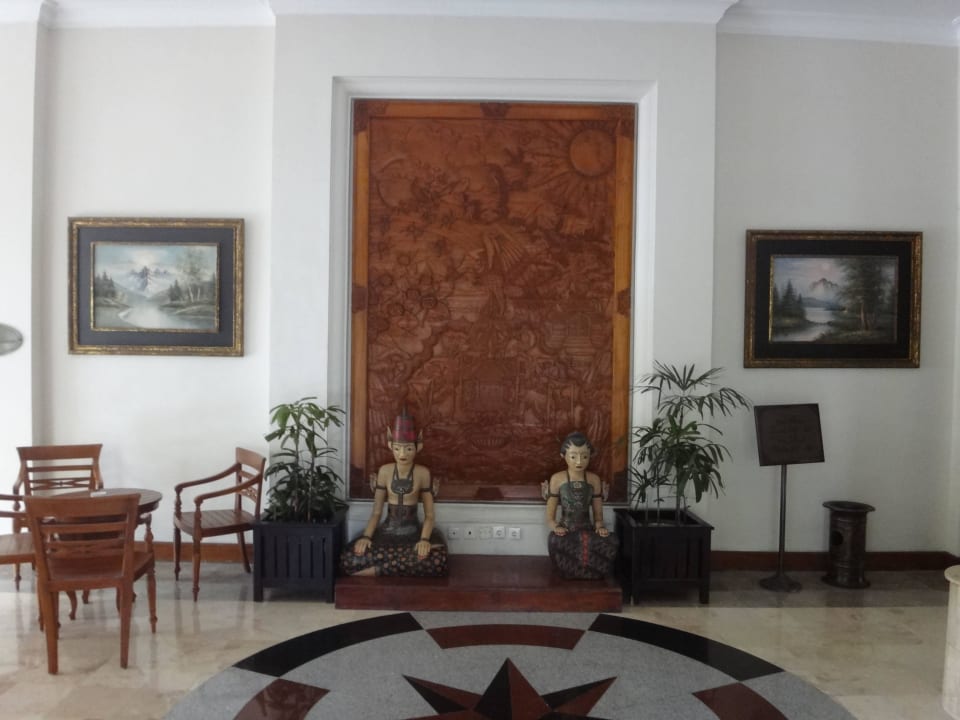 In der Lobby The Phoenix Hotel Yogyakarta