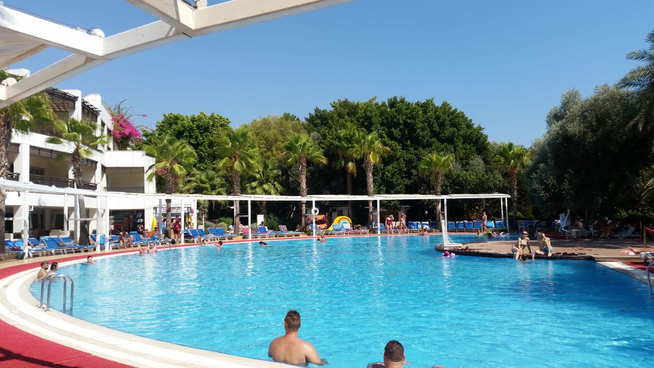 Pool Latanya Park Resort