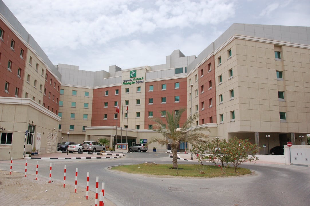 Холидей Инн Holiday Inn Express Dubai Airport