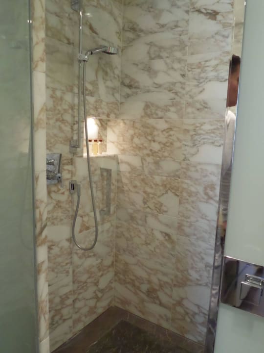 Dusche Waldorf Astoria Berlin
