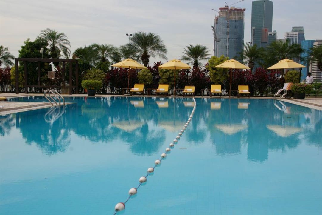 Pool Blick Richtung Sky Line Hotel Mandarin Oriental Singapore