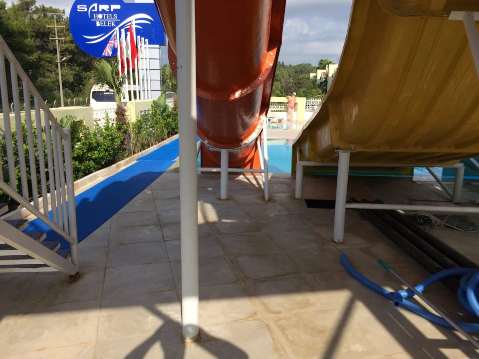 Unter den Rutschen Maya World Park Hotel