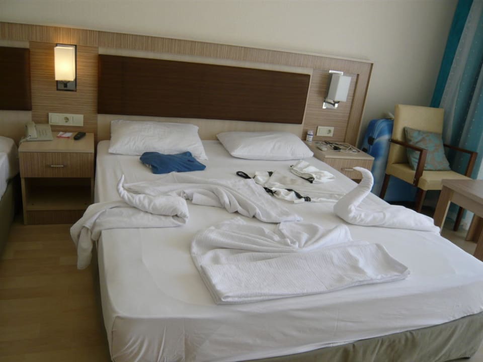 Bett, immer wieder schön gemacht Narcia Resort Side