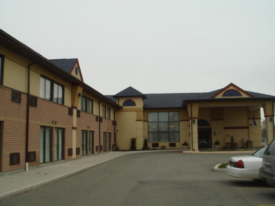 Eingang Quality Inn & Suites Airport Mississauga