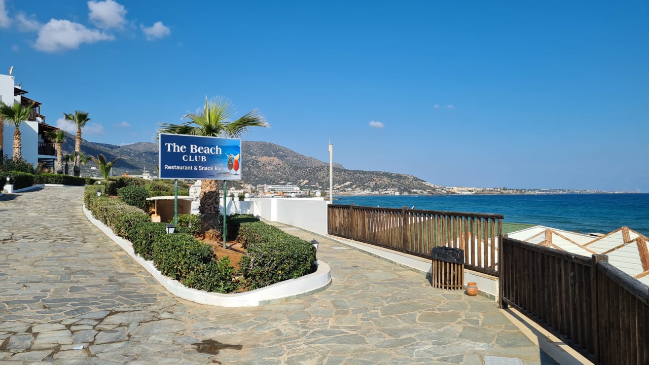 Strand Alexander Beach Hotel & Village Resort