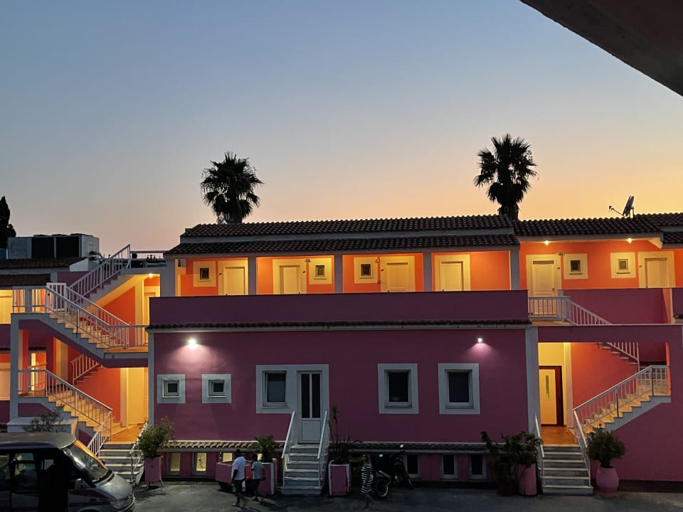 Außenansicht The Pink Palace Hostel