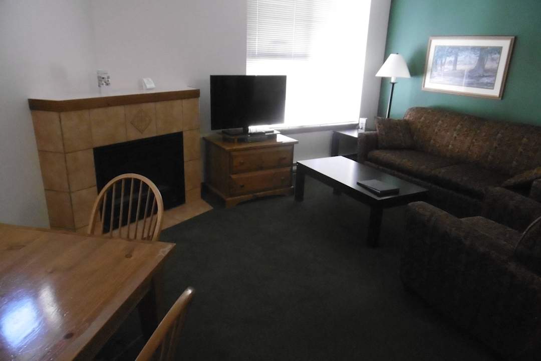 Teilansicht Wohnraum von Suite 301 Coast Sundance Lodge