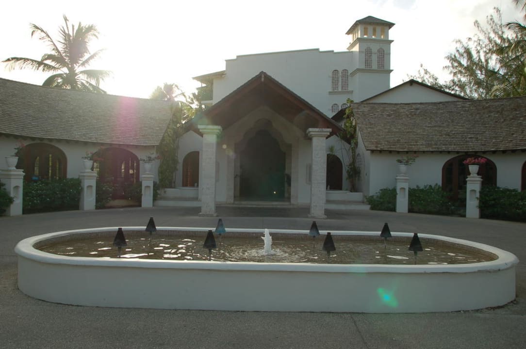 Eingang zum Traumhotel Hotel Mango Bay Beach Club
