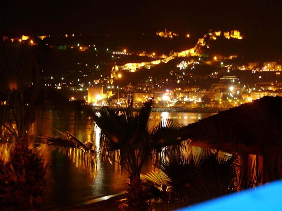 Abendlicher Burg Blick von der Panorama Bar Hotel Panorama