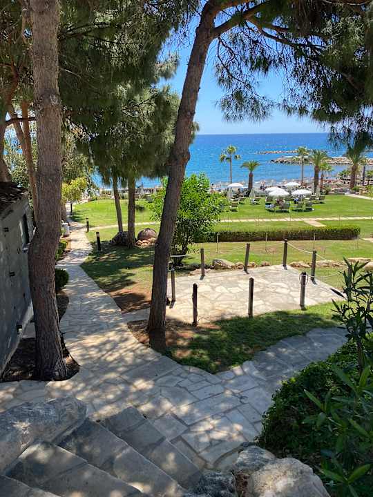 Gartenanlage Mediterranean Beach Hotel