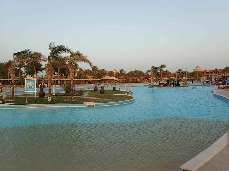 Pool Malikia Resort Abu Dabbab
