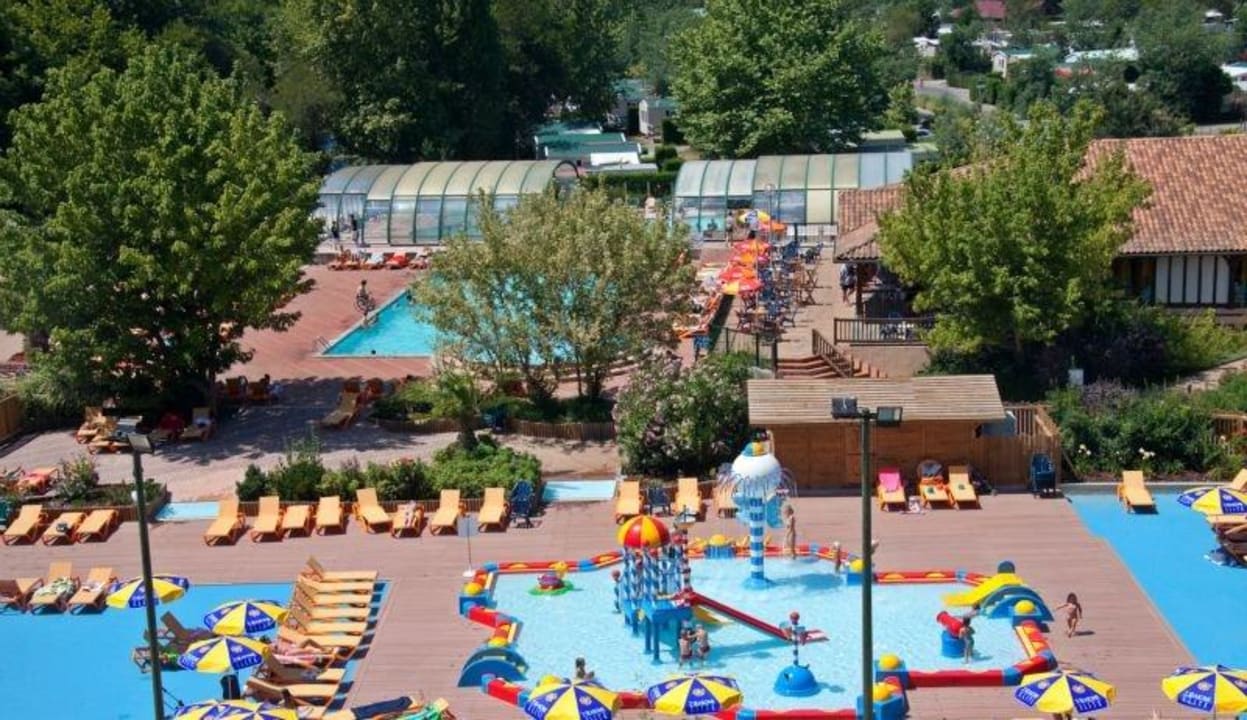 Espace aquatique piscines aire aqualudique Camping & Bungalows Sunêlia Le Col Vert