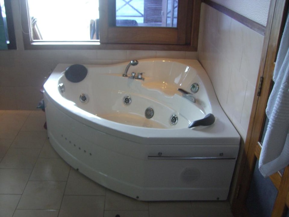 Whirlpool im Wasserbungalow Cinnamon Dhonveli Maldives