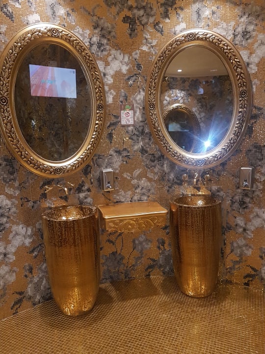 Sonstiges Azura Deluxe Resort & Spa Hotel