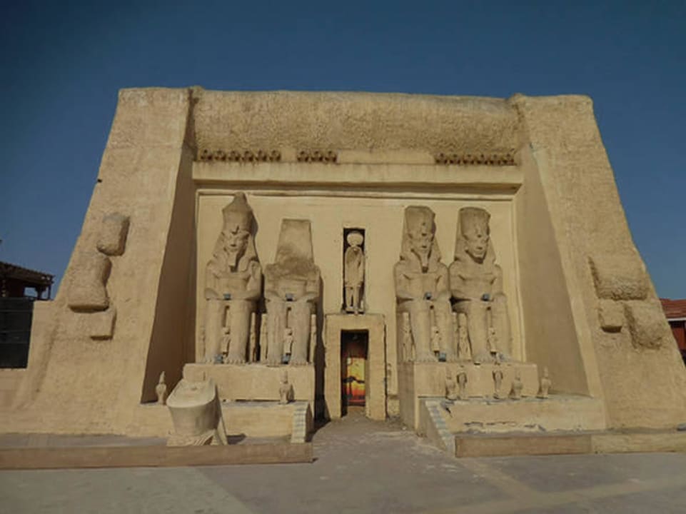 Die geschichte Ägyptens in der Anlage augestellt Pickalbatros Alf Leila Wa Leila Resort - Neverland Hurghada