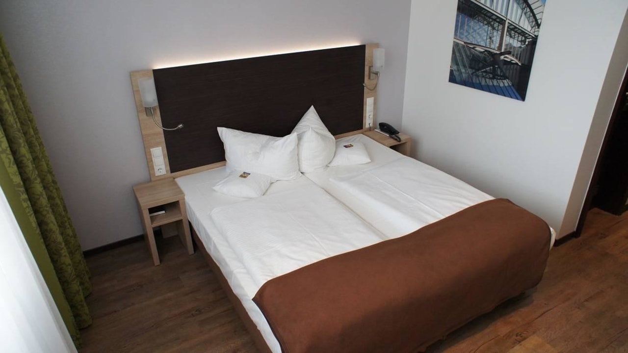 Bett Ringhotel Loew's Merkur