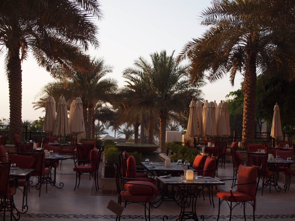 Büffet-Restaurant am Abend The St. Regis Saadiyat Island Resort, Abu Dhabi